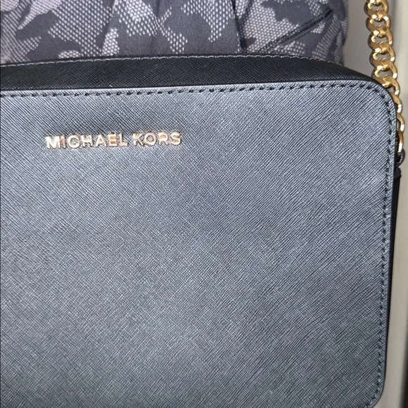Michael Kors’s NWOT luxury leather black Crossbody bag w/gold hardware, - Picture 2 of 11